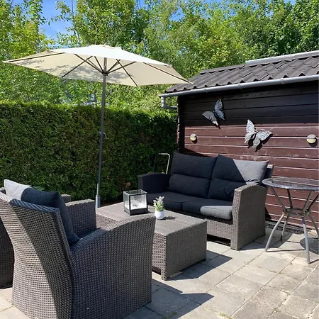 Verzorgd In De Betuwe Op Park Met Natuurbad Holiday park