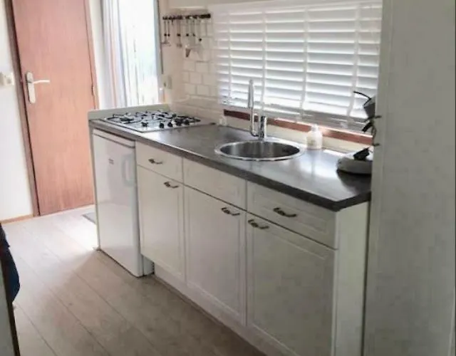 Verzorgd In De Betuwe Op Park Met Natuurbad Aldeamento Turístico